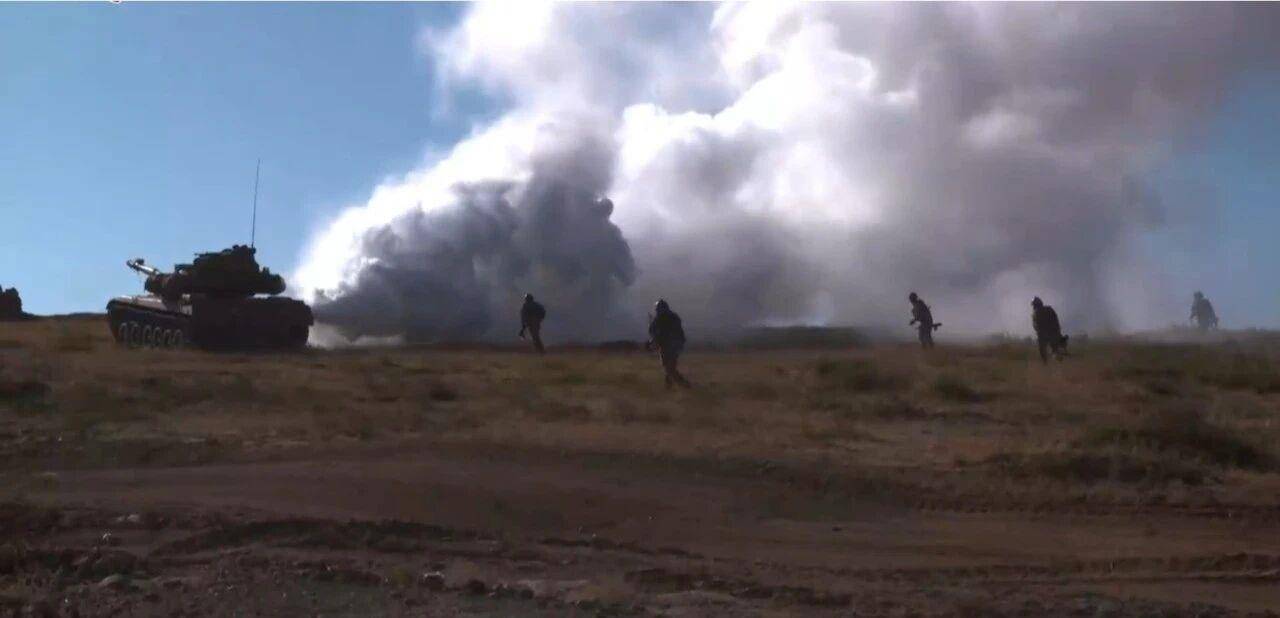 首尔叁星迅雷 vs 安阳正官庄 RB
_大场面!机器狗、无人机开路首尔叁星迅雷 vs 安阳正官庄 RB
,实兵对抗演练画面公布