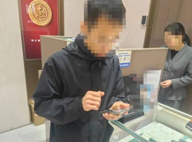 2022年世界杯盘口
_股市套现170万元后2022年世界杯盘口
,杭州男子豪购300克金条!老板当场报警……