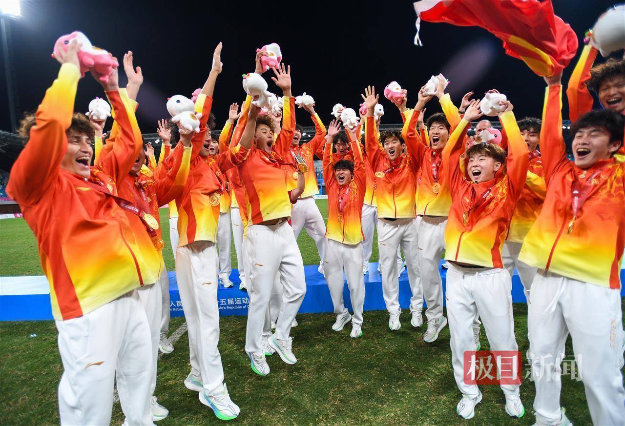 皇冠体育App下载_U20夺冠创历史！唱响青春凯歌皇冠体育App下载，绽放“荆”彩荣光