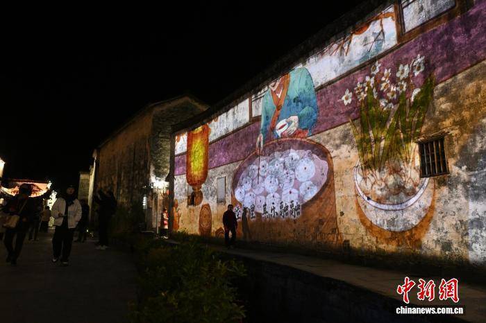 皇冠信用盘开户
_海外华媒安徽解锁古村新韵:世界文化遗产遇见光影科技