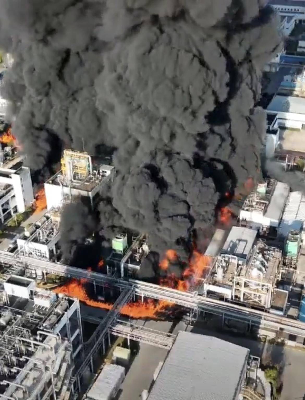 皇冠信用盘出租
_黄山市一化工园区工厂失火皇冠信用盘出租
,现场浓烟滚滚并伴随有爆炸声,当地紧急救援