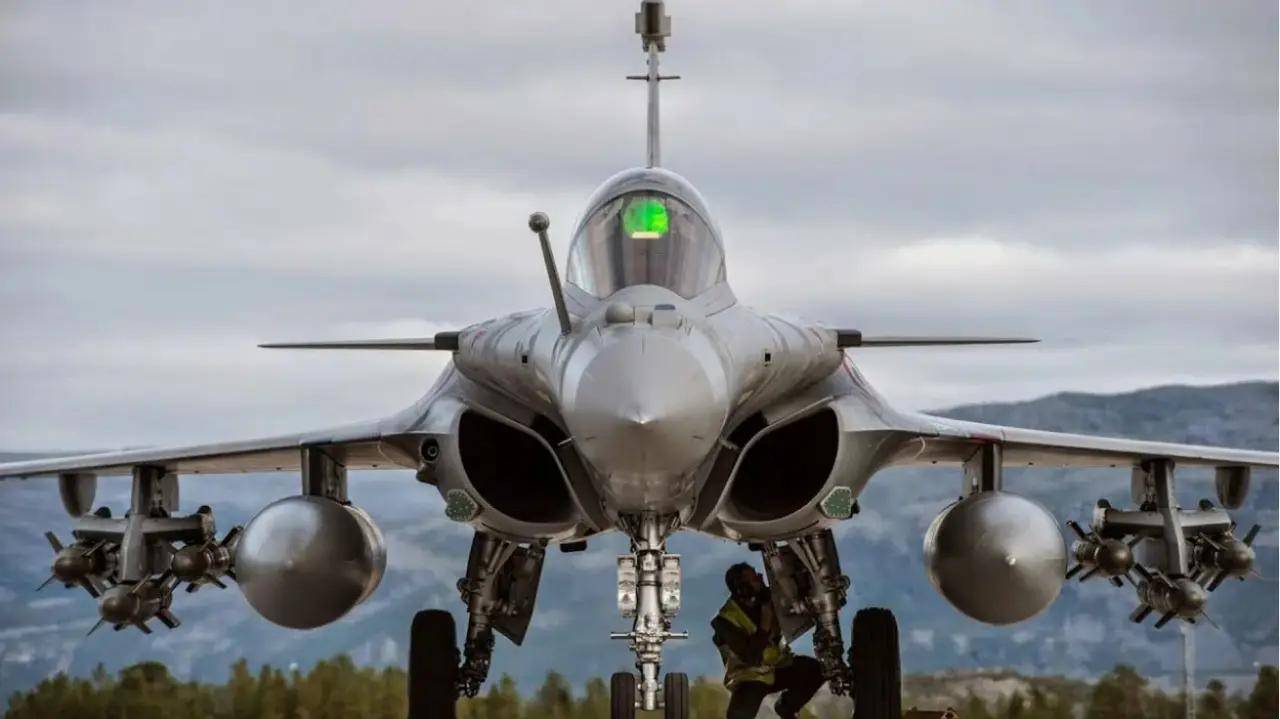 正版皇冠信用盘
_苏35在埃及惨败正版皇冠信用盘
!俄媒破防:输给了被中巴造“米格21”击落的阵风