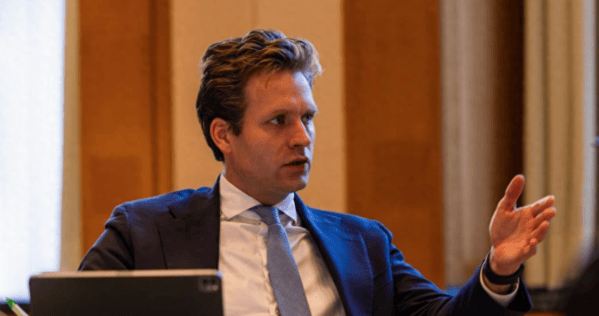 欧洲附加赛B组
_自食恶果?荷兰公开宣布制裁中国欧洲附加赛B组
,各个公司芯片受损,中国的反应令人意想不到!欧洲收到重要信号