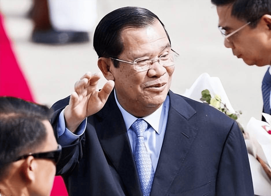 世界杯2026亚洲外围赛_泰柬冲突大势已定世界杯2026亚洲外围赛，中方送给洪森父子四个字，阿努廷一战定乾坤？