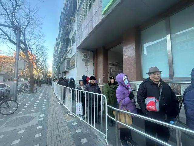 华沙普洛克vs路宾
_《丙午年》马年生肖邮票今日开售华沙普洛克vs路宾
!有人连夜排队——