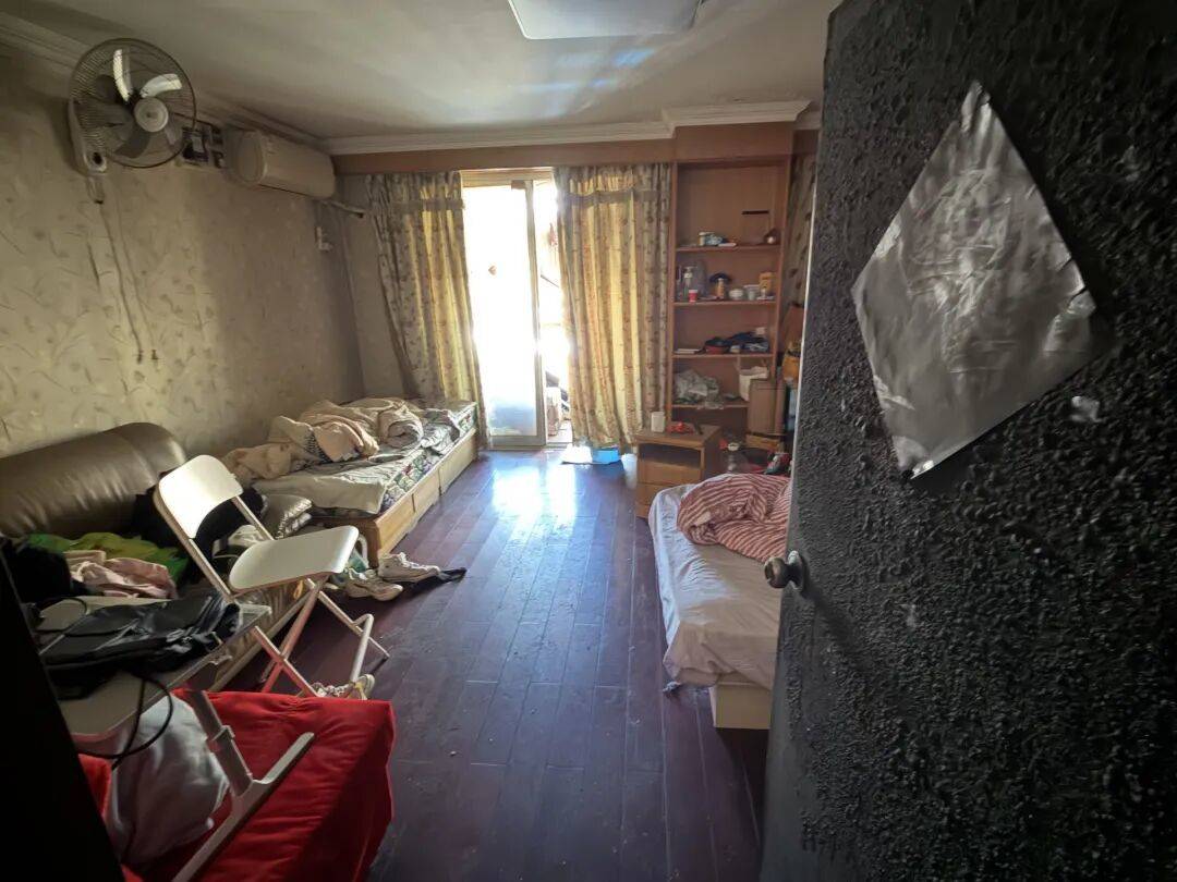 波兰丙组联赛_北京一小区21层发生火灾！同一户内相邻房间波兰丙组联赛，有人昏迷有人毫发无伤