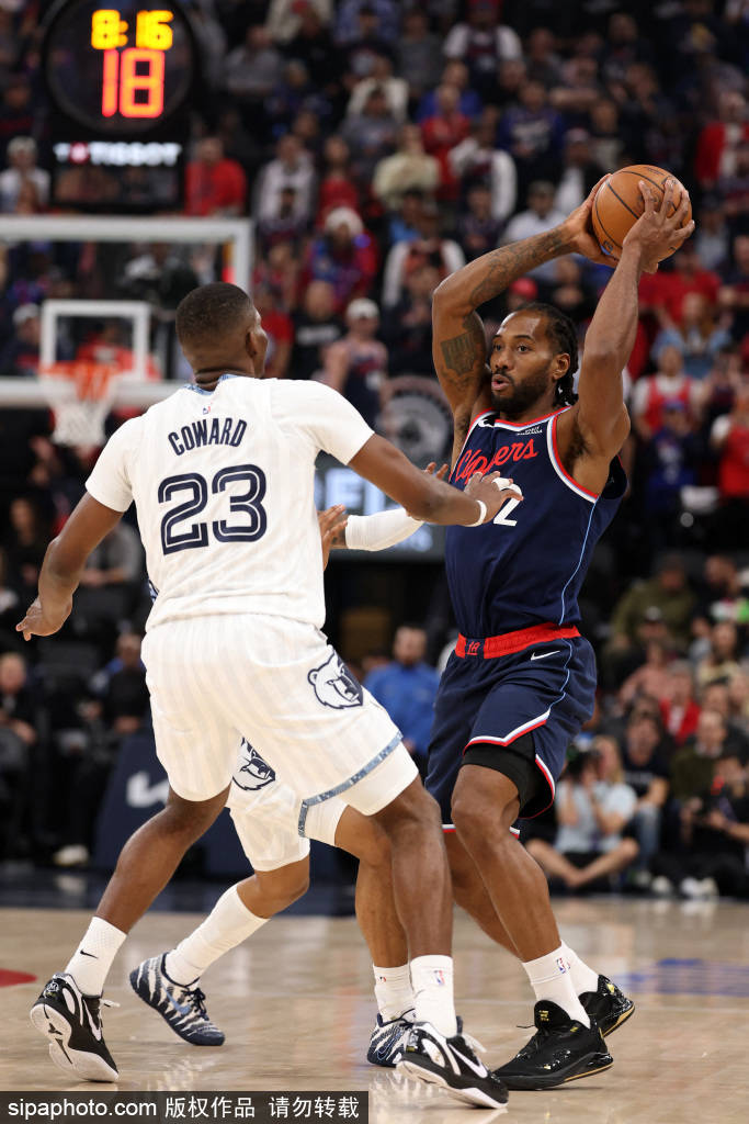 五大联赛
_詹姆斯-哈登因右肩僵硬缺席快船对勇士:伤情、数据与轮换考验