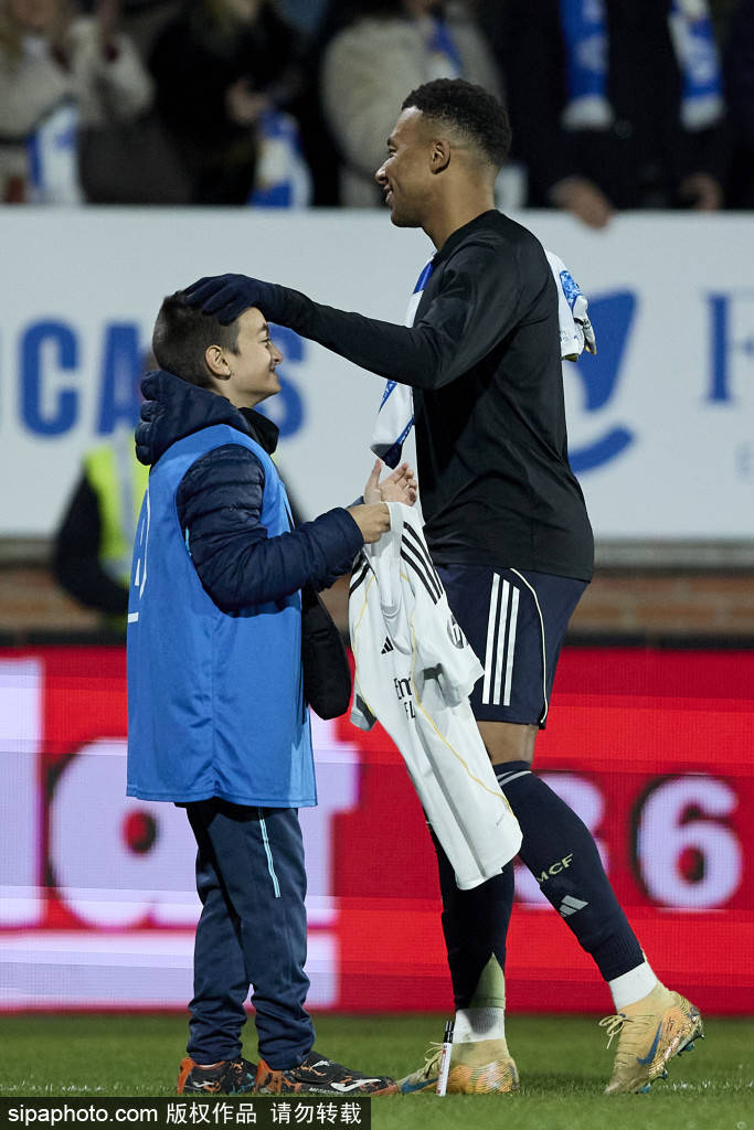 皇冠足球赛事
_解说:这个世界上哪个教练能把姆巴佩和维尼修斯都伺候舒服了皇冠足球赛事
?