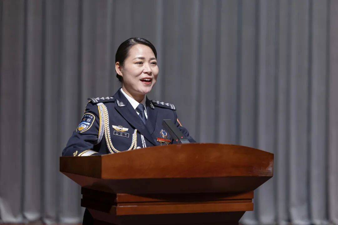 皇冠信用网押金多少_司法部部长、河南省委书记皇冠信用网押金多少,向王妙丽同志颁发奖章和证书